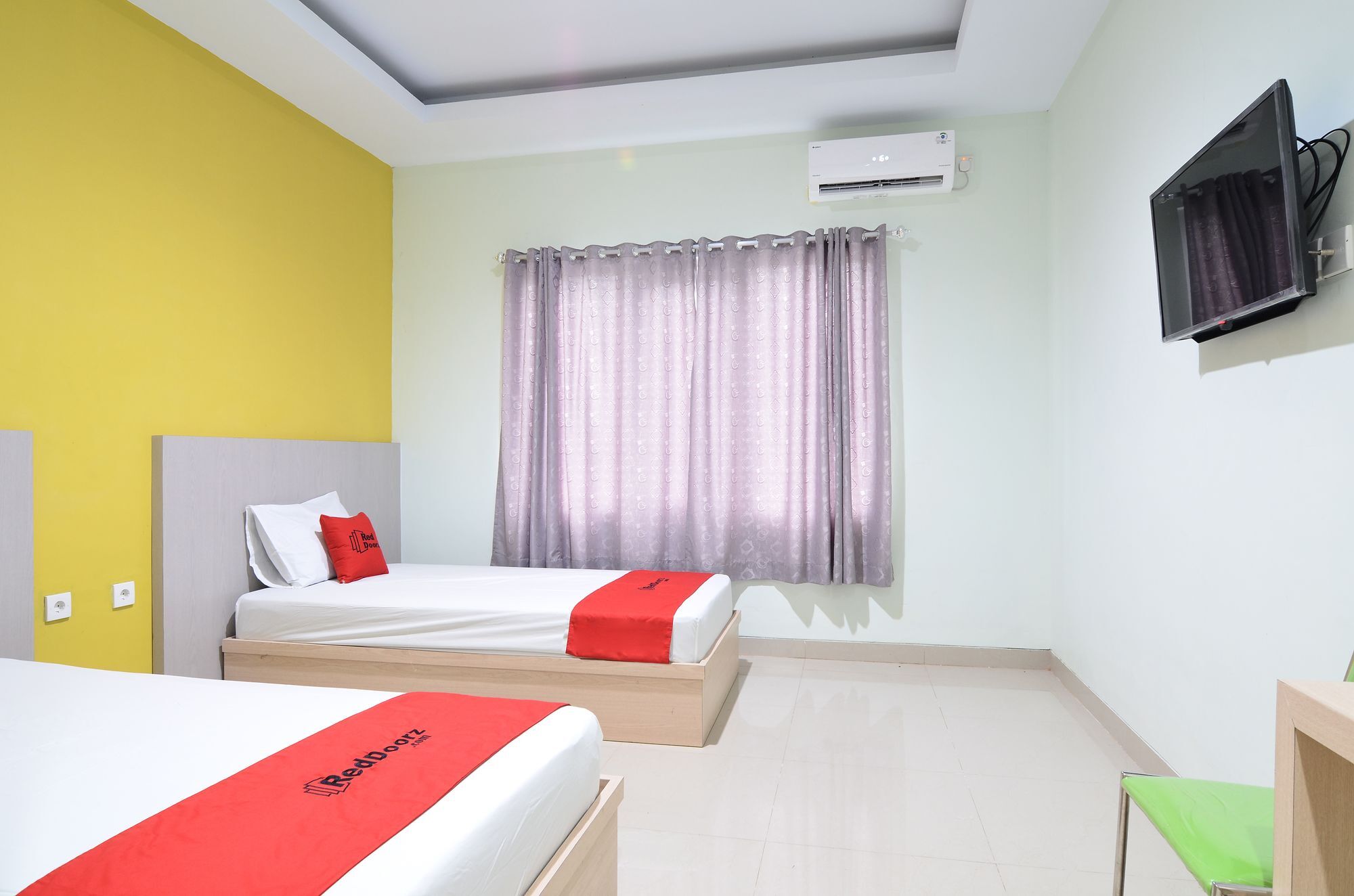 Reddoorz Near Museum Keraton Surakarta Hotel Surakarta  Exterior photo