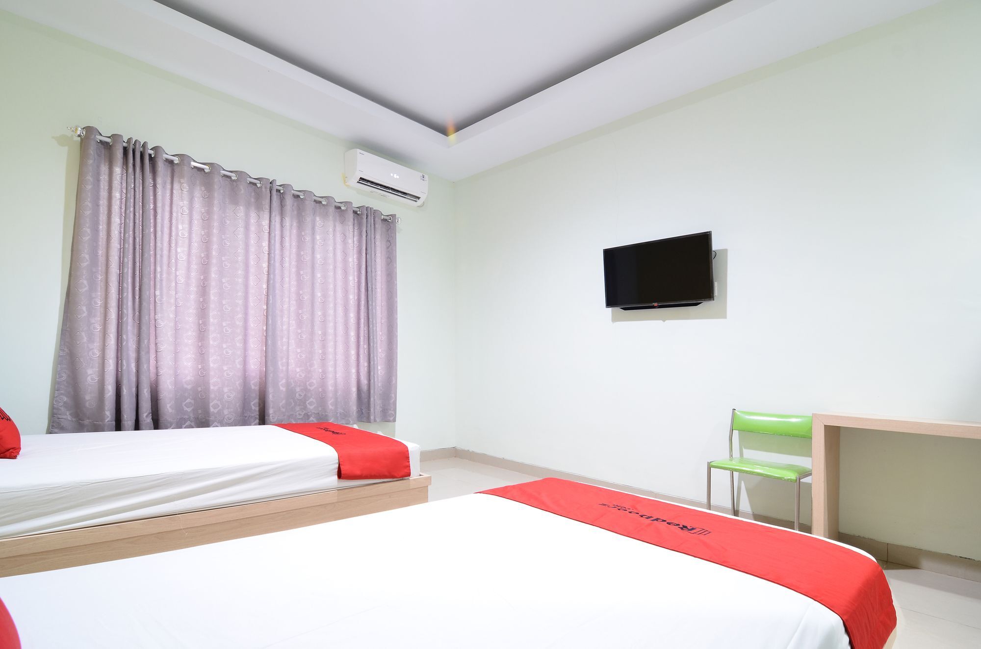 Reddoorz Near Museum Keraton Surakarta Hotel Surakarta  Exterior photo
